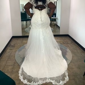 Beautiful Mermaid Lace Wedding Dress Plus Size